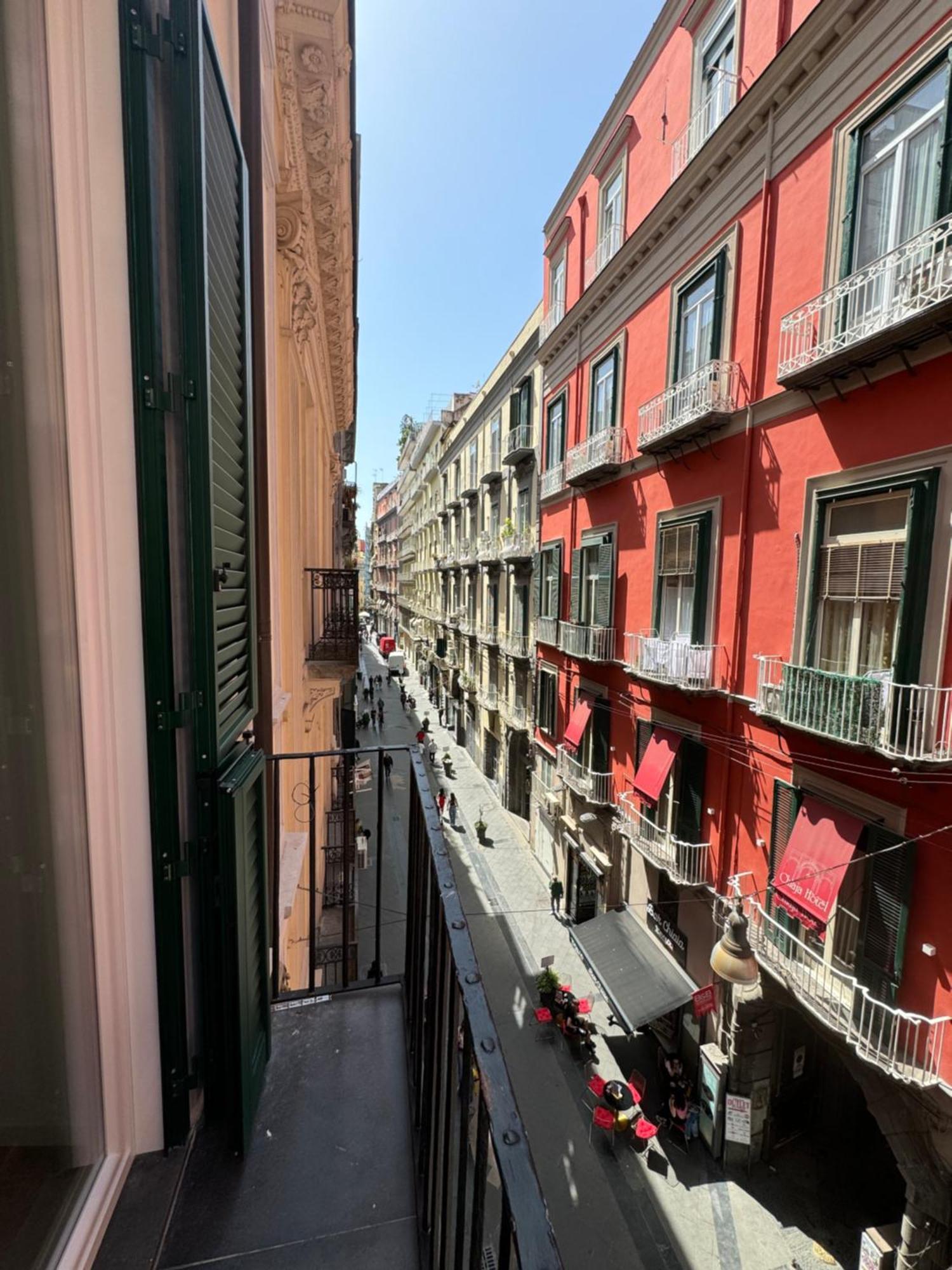 Alma De Chiaja - Design Suites & Apartments Naples Luaran gambar