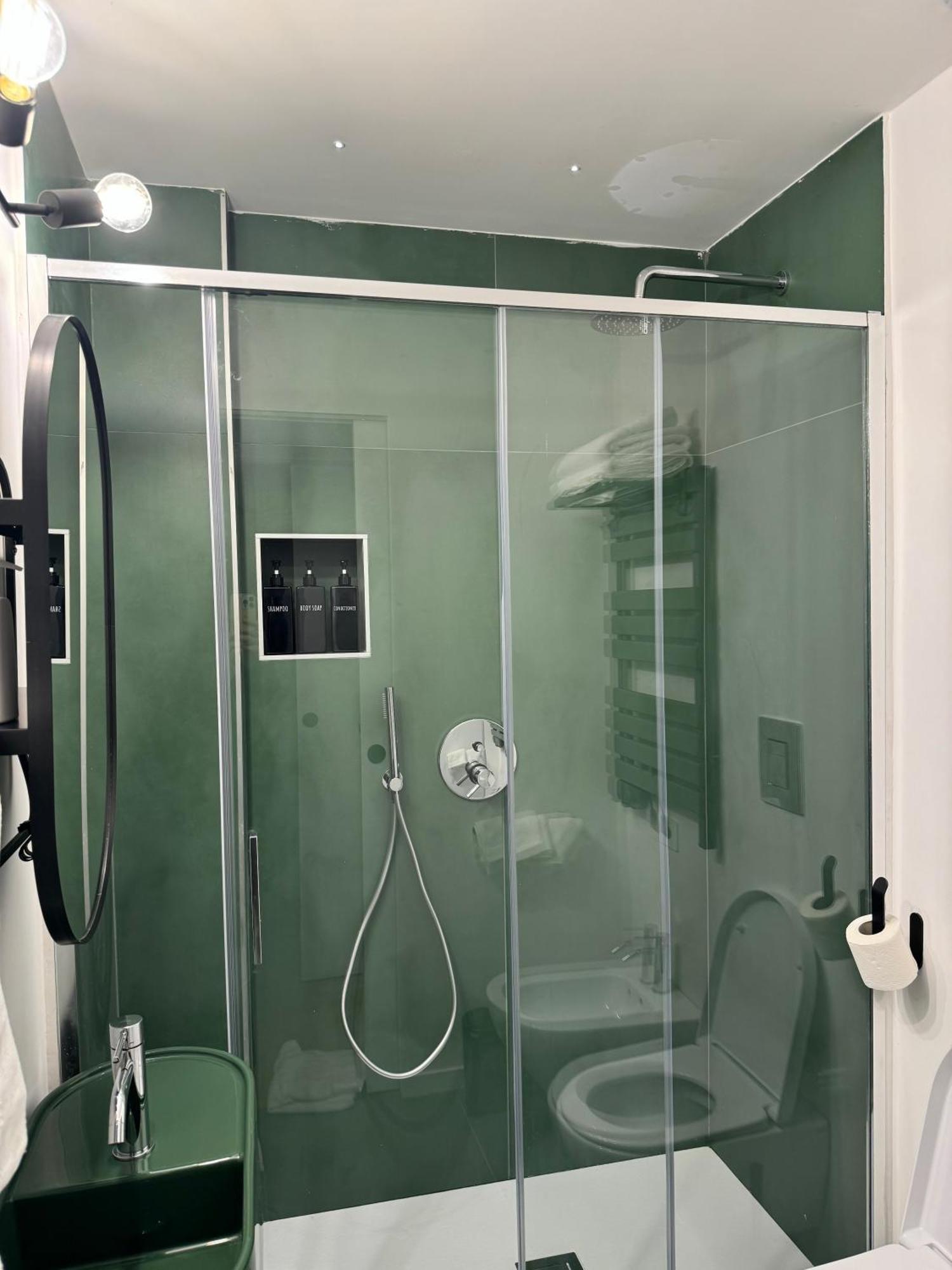 Alma De Chiaja - Design Suites & Apartments Naples Luaran gambar