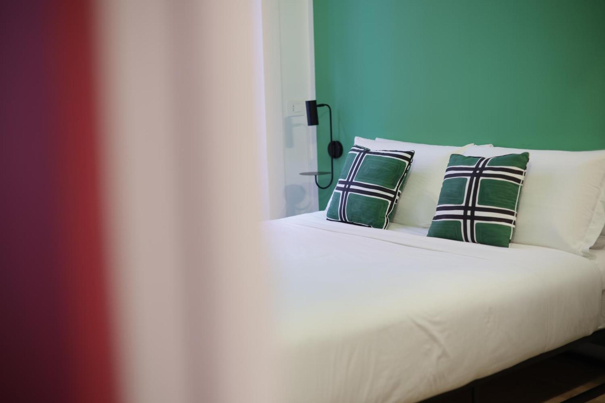 Alma De Chiaja - Design Suites & Apartments Naples Luaran gambar